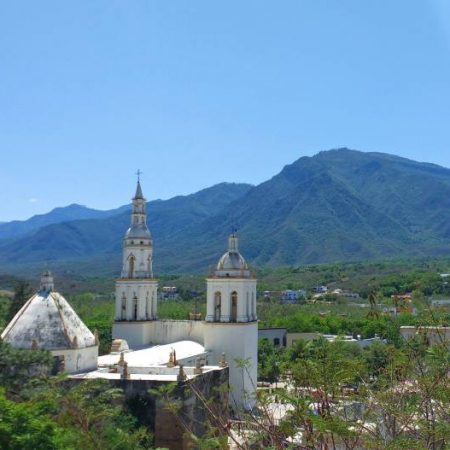 Parroquia Santiago Apostol Church in the Pueblo Magico of Santiago, Nuevo Leon Mexico with the Sierra Madre Oriental mountains in the background.